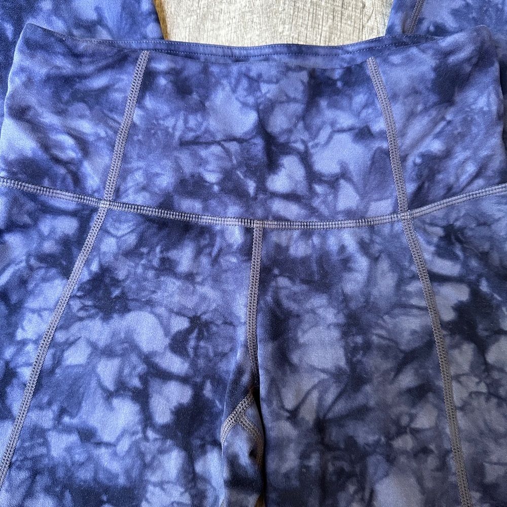 Athleta Tie-Dye Blue Legging 25” - XS - Picture 4 of 13